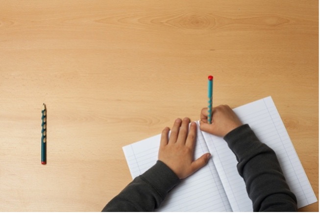 У школах Мелітополя окупанти змушували дітей писати листи російським солдатам