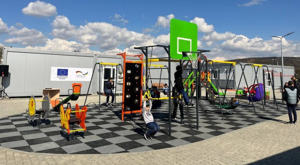 У Чернівцях відкрили модульне містечко для переселенців