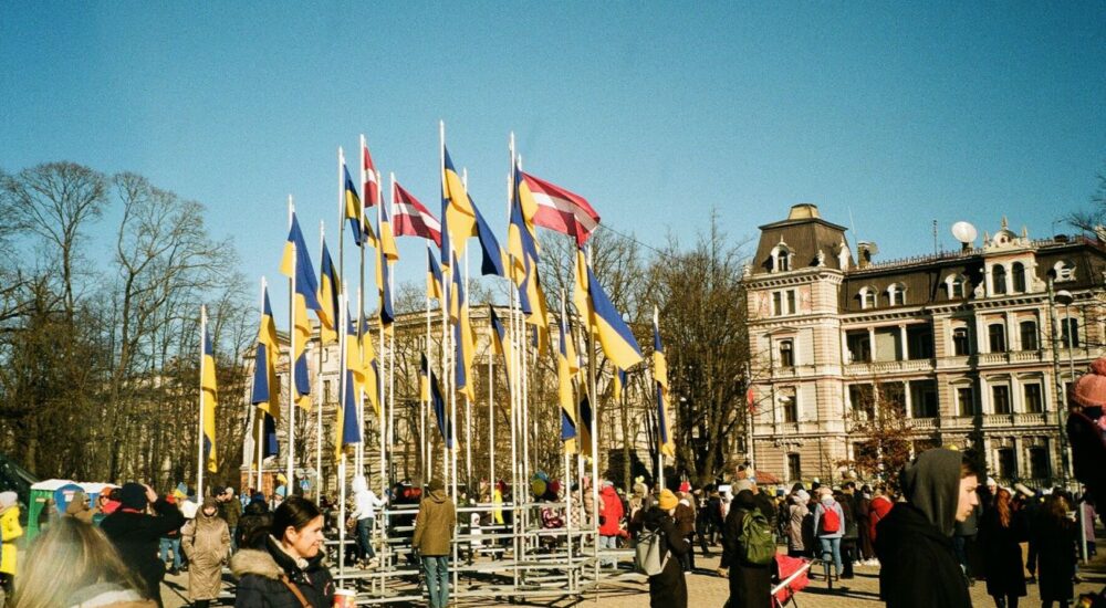 Дедалі більше мешканців країн ЄС готові допомагати українцям: опитування