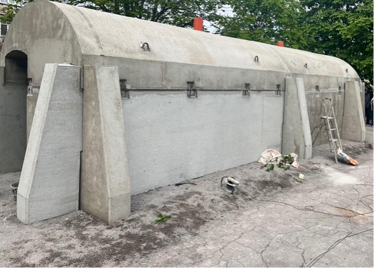 У Херсоні встановили найбільше в місті бомбосховище