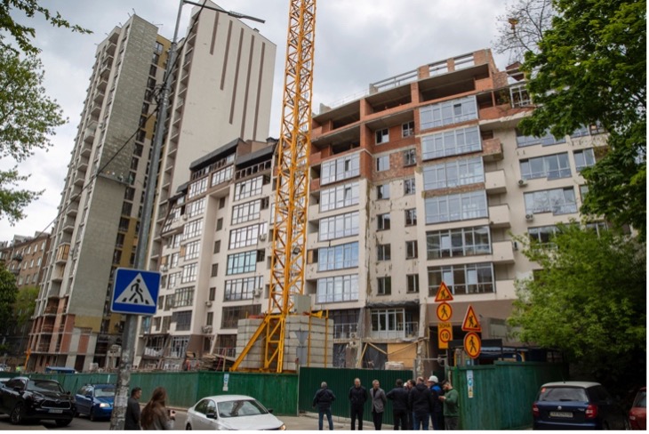 У Києві відремонтували кілька будинків, пошкоджених внаслідок ворожих обстрілів