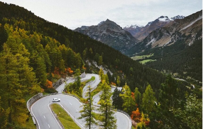 Українських біженців у Швейцарії можуть зобов’язати продавати дорогі авто