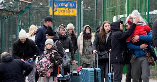 Через війну понад вісім мільйонів українців стали біженцями