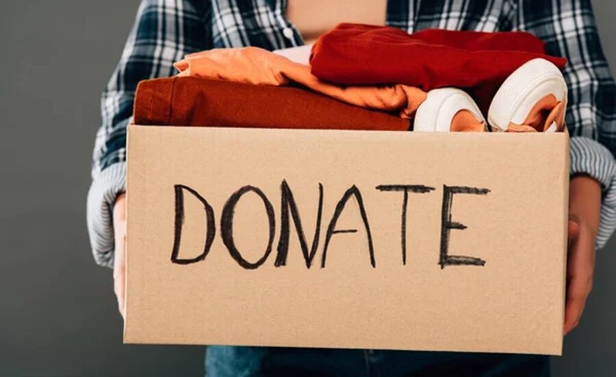 Переселенцям з Луганщини продовжують відправляти допомогу поштою