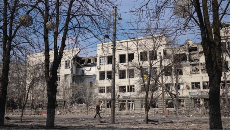 У Маріуполі окупанти почали виселяти з квартир людей, які втратили документи на житло
