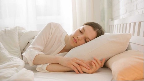 Як налагодити свій сон у складних умовах сьогодення?