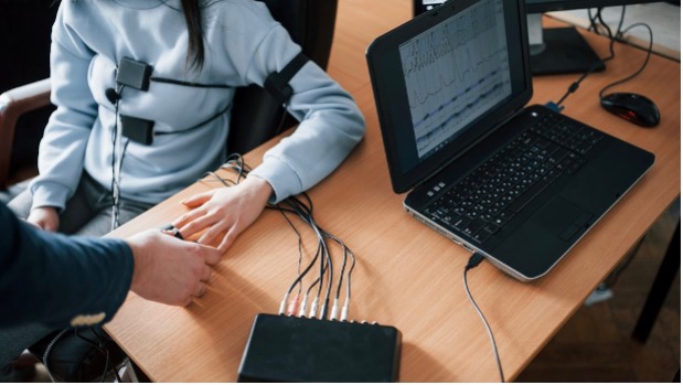 Окупанти допитують на поліграфі українців, які їдуть в Крим