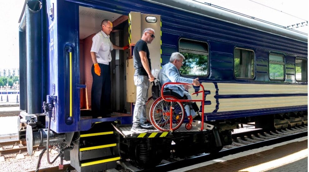 Укрзалізниця презентувала вагони, адаптовані для людей з інвалідністю