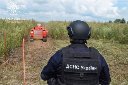 На Чернігівщині для очищення територій від боєприпасів залучено машину механізованого розмінування