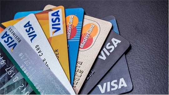 Що робити з картаками Приватбанку, якщо її строк дії спливає