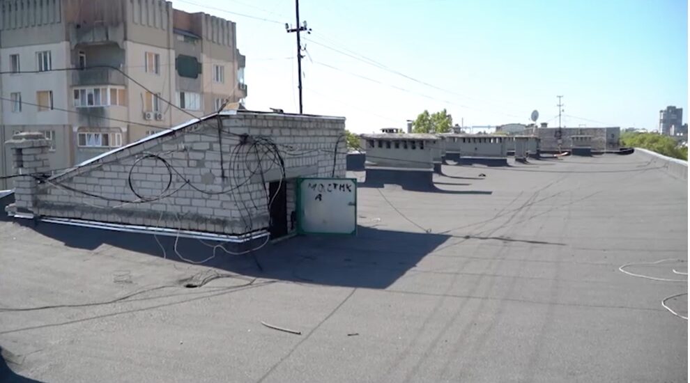 У Миколаєві відремонтували дахи багатоповерхівок, пошкоджених ворожими обстрілами