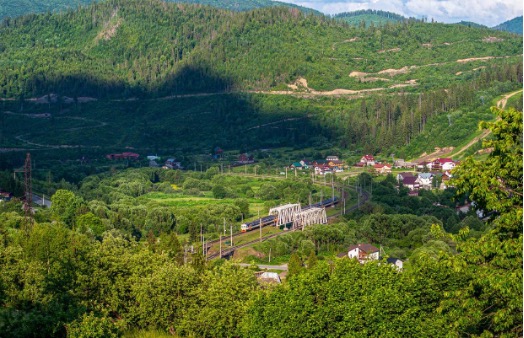 Укрзалізниця запускає додаткові потяги на популярні напрямки