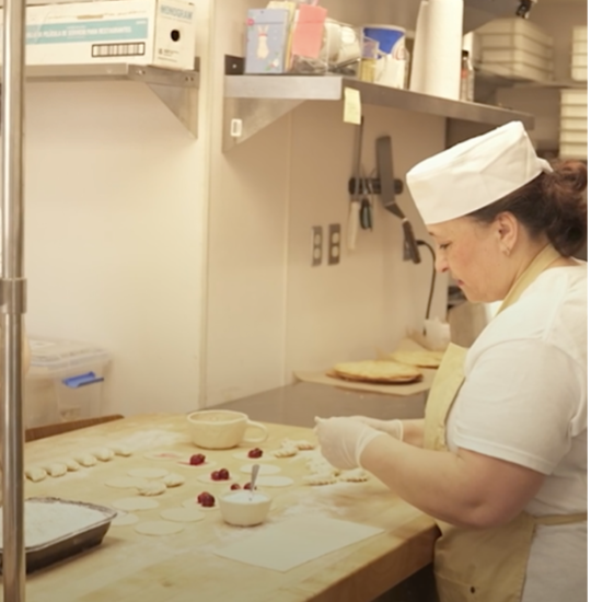 У Лос-Анджелесі родина маріупольців відкрила перший ресторан української кухні