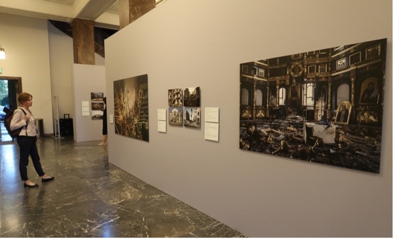 У берлінському університеті відкрили фотовиставку про злочини рф в Україні