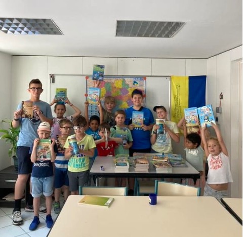 Українська школа у французькому місті отримала книжки українською мовою