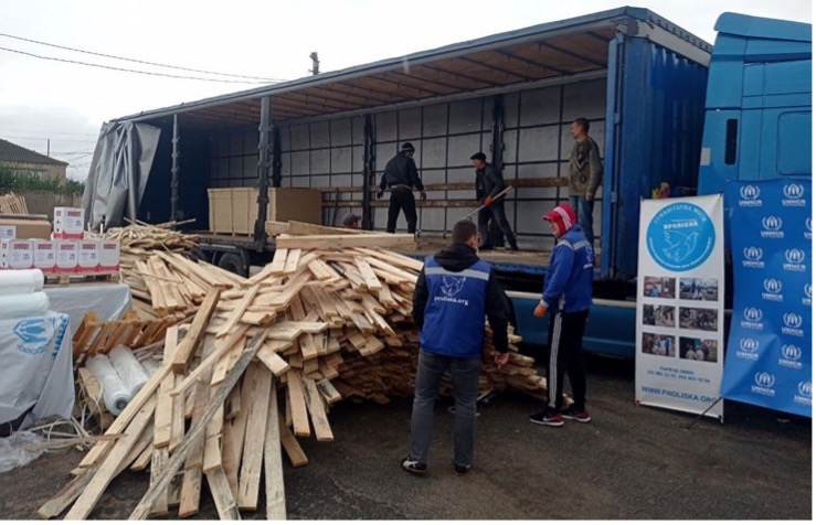 На Херсонщині люди отримали 100 будівельних наборів для екстрених ремонтів