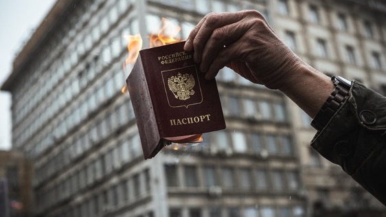 На Луганщині окупанти видаватимуть продукти тільки за російськими документами — ОВА