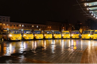 Громади отримали від Євросоюзу 370 шкільних автобусів