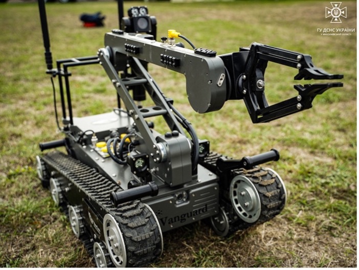 Канада передала Україні роботів-саперів