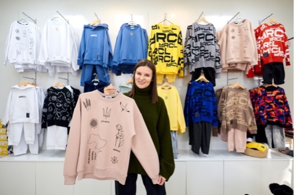 Завдяки гранту один із українських брендів одягу та взуття розширив виробництво