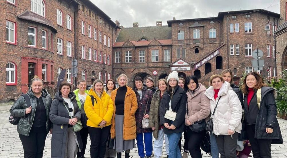 Ще 12 звільнених з полону українок пройшли реабілітацію у Польщі