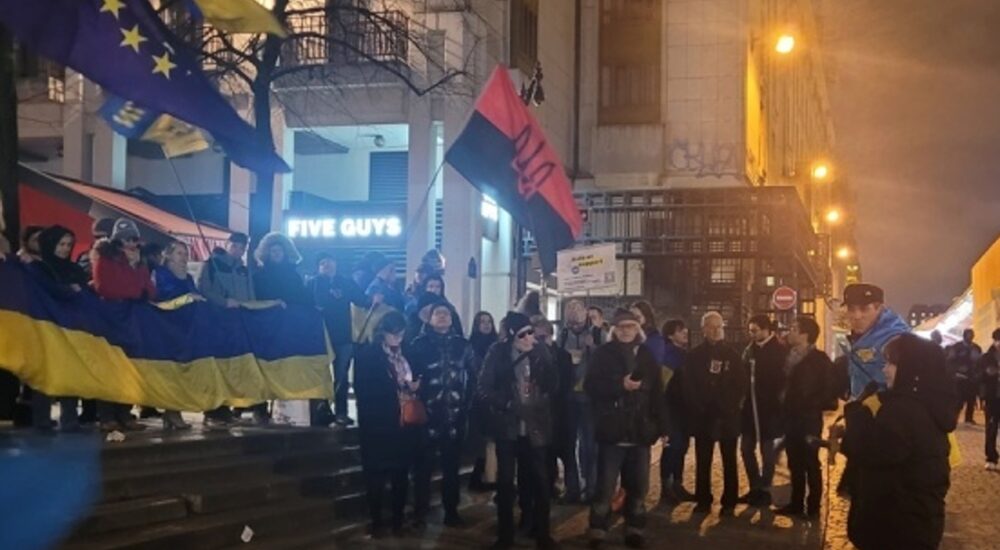 Українська діаспора на мітингу в Парижі збирала кошти на ЗСУ