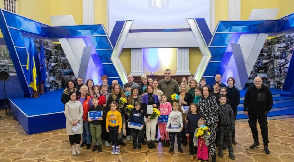 У Києві внутрішні переселенці отримали ордери на квартири – Кличко