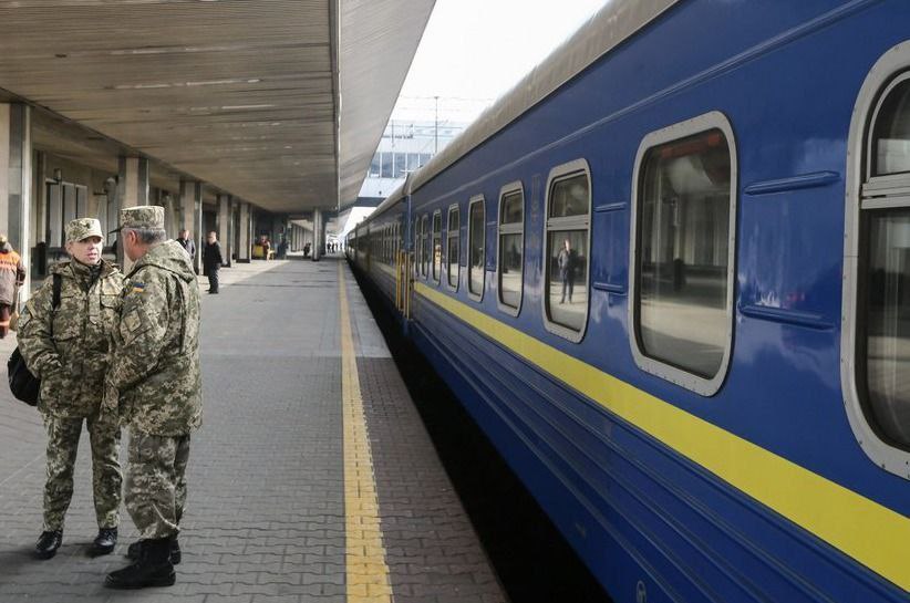 Як військовому придбати квиток на потяг, коли їх розкупили?