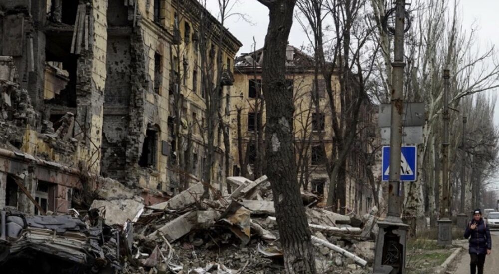 У Маріуполі ворог виставляє рахунки за «комуналку» власникам зруйнованих квартир