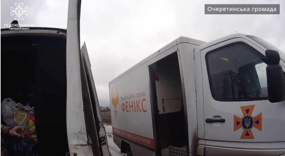 На Донеччині рятувальникам вдалося евакуювати чотирьох місцевих жителів