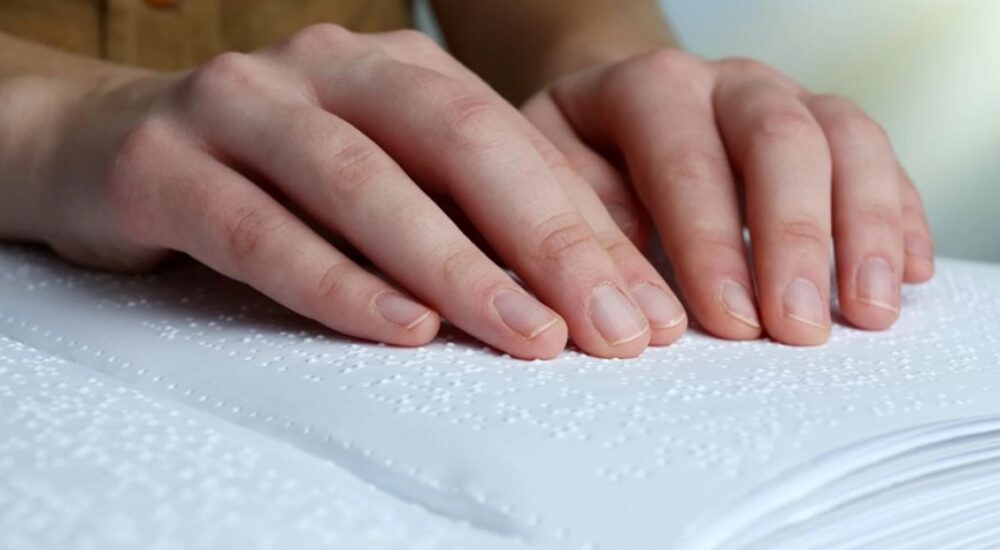 Цьогоріч в Україні надрукують понад 37 тисяч підручників шрифтом Брайля – Зеленська