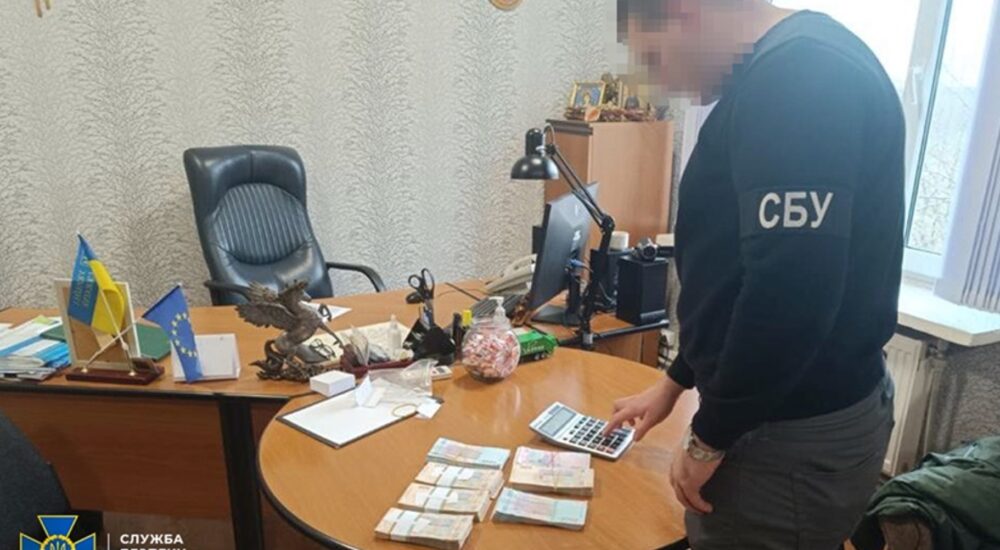 СБУ викрила депутата міської ради Житомира, який зі спільниками привласнив 1,5 млн грн бюджетних коштів