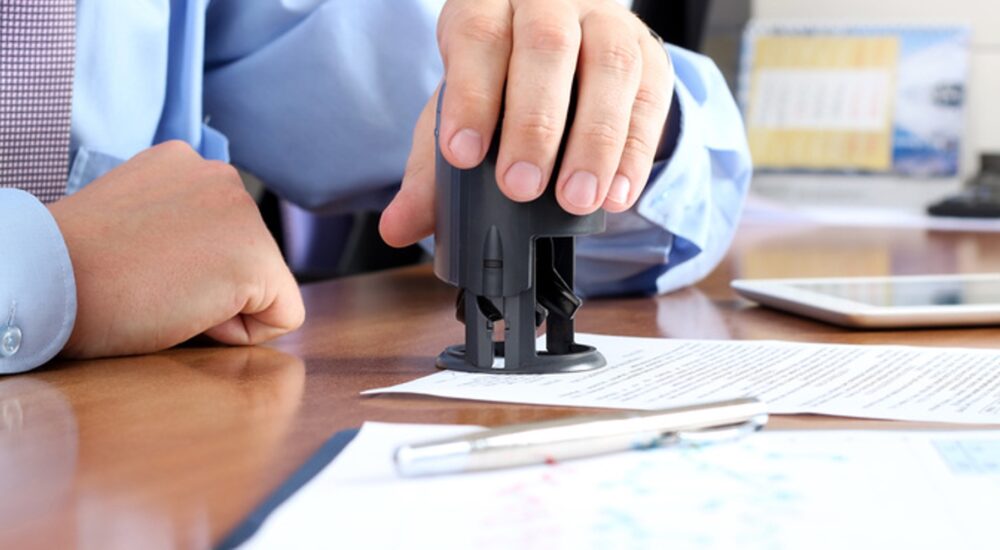 Як українцям засвідчити документи у Чехії?