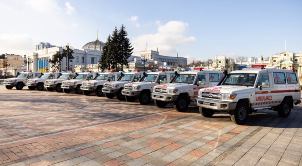 Від уряду ОАЕ українські медики отримали 50 евакуаційних швидких