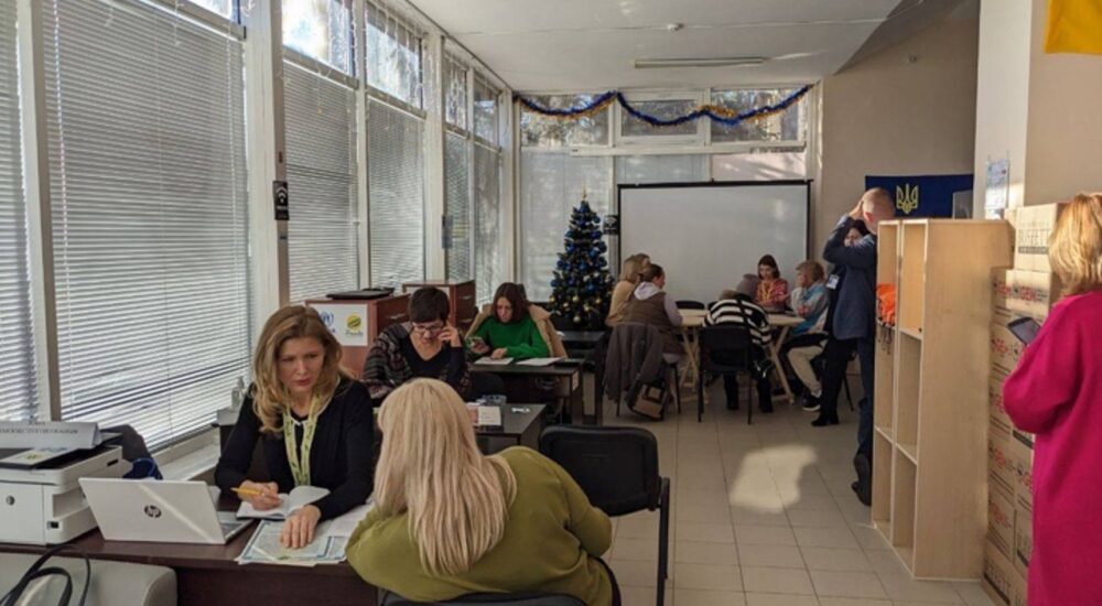 У гуманітарному хабі у Броварах видають ліки для переселенців