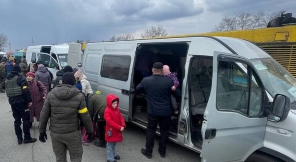 За два тижні обов’язкової евакуації з двох громад Харківщини виїхали понад 300 людей