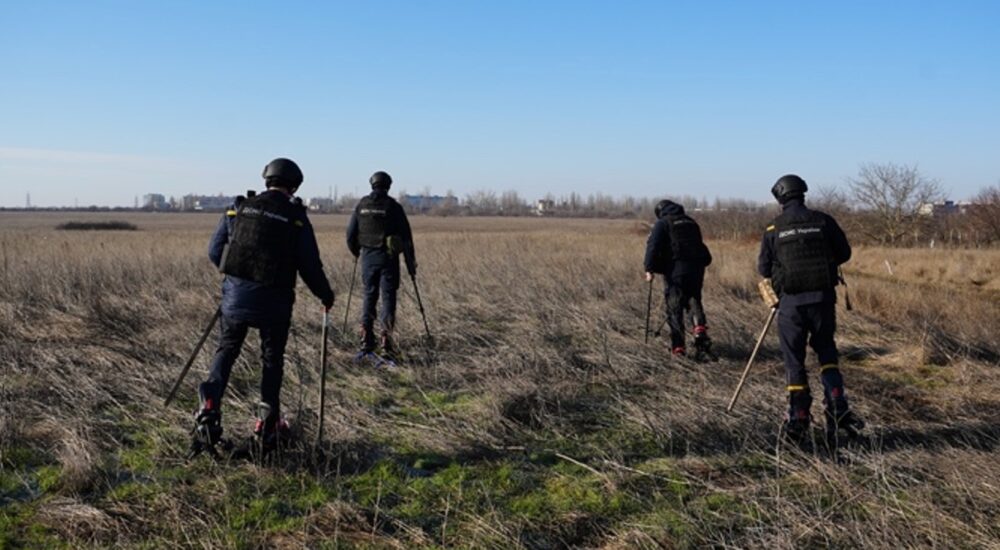 Піротехнічний підрозділ ДСНС у Миколаївській області отримав чоботи-павуки для розмінування