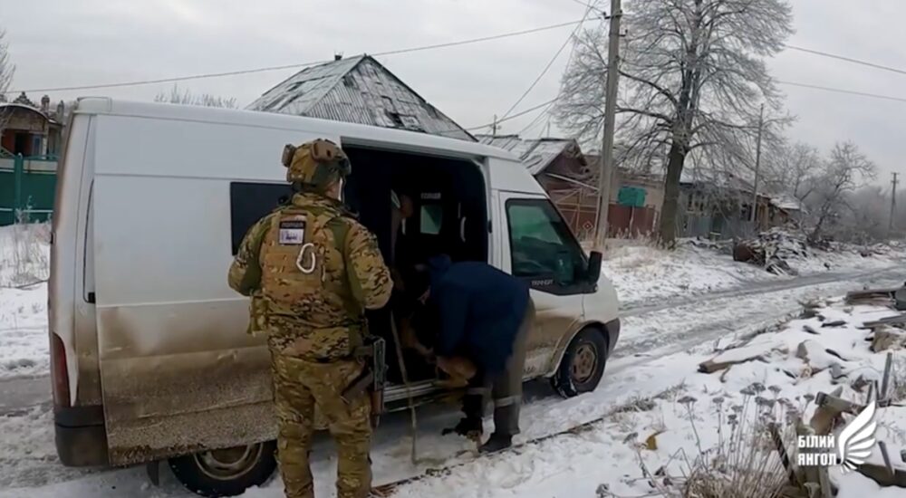 З Авдіївки «Білі янголи» евакуювали ще двох людей