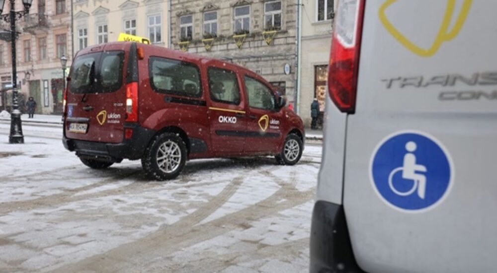 У Львові запустили інклюзивне таксі для людей, які користуються кріслами колісними