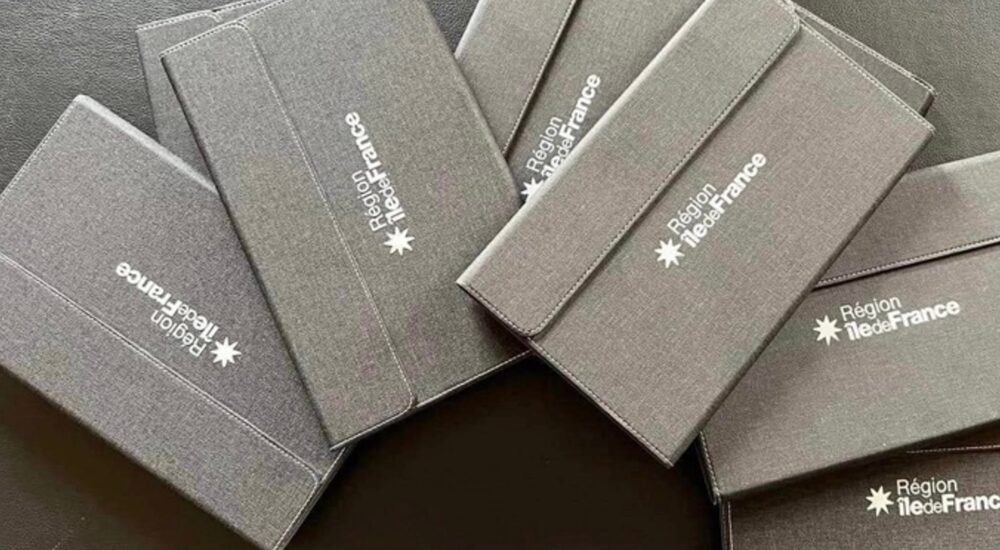 Франція передає освітнім закладам Київщини планшети