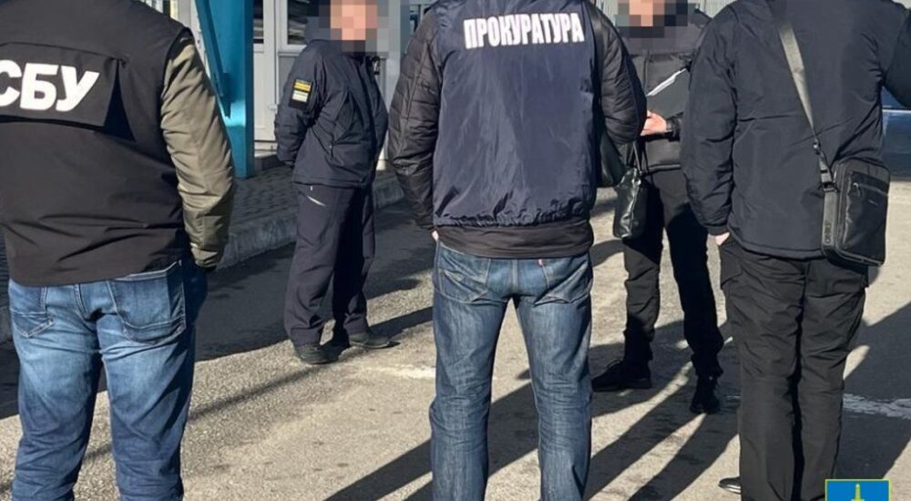 Затримано інспектора Львівської митниці, який брав хабарі від перевізників за оформлення посилок