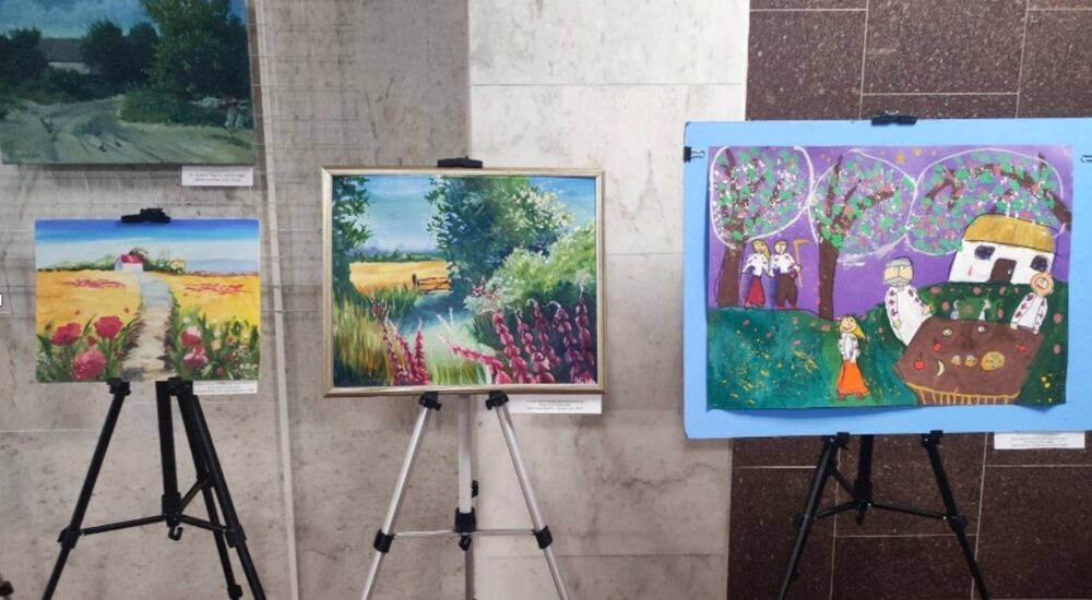 На Київщині відкрили виставку картин херсонських художників, які пережили окупацію