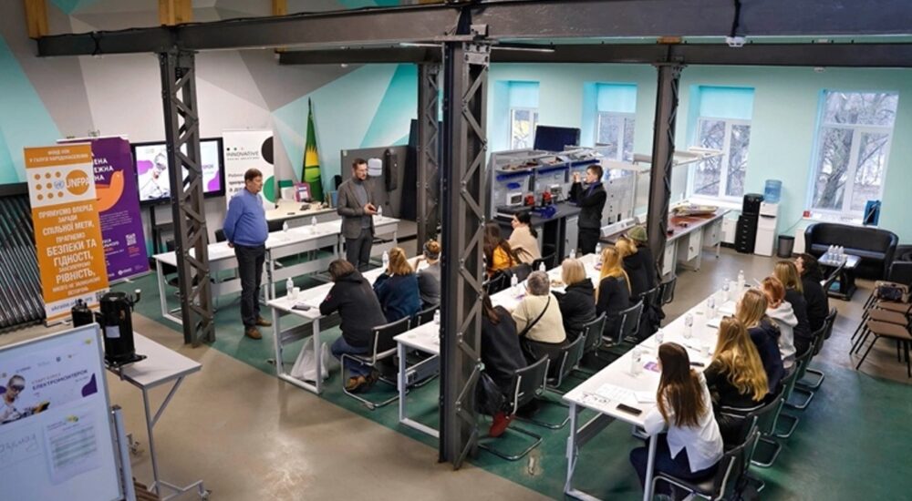 У Києві відкрили курси електромонтерок для жінок з інвалідністю, ВПО та одиноких матерів