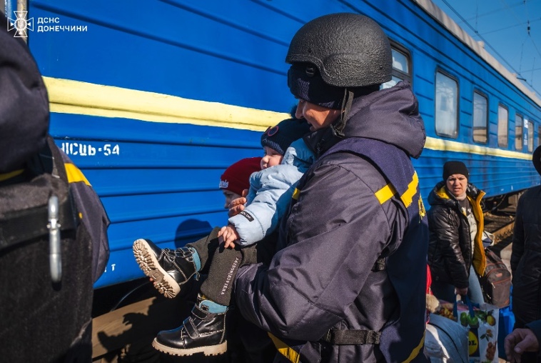 Із Донеччини евакуювали ще 14 дітей