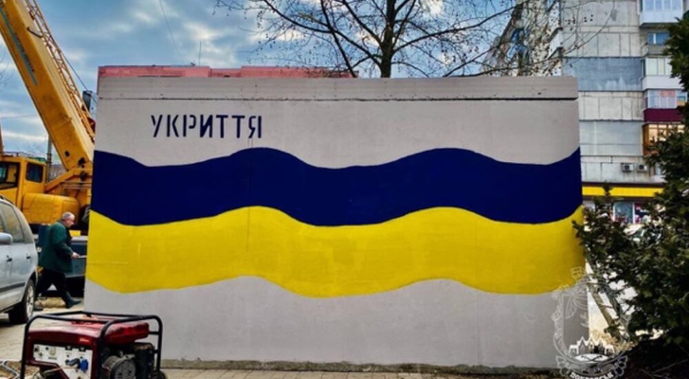 На Донеччині продовжують встановлювати наземні бетонні укриття