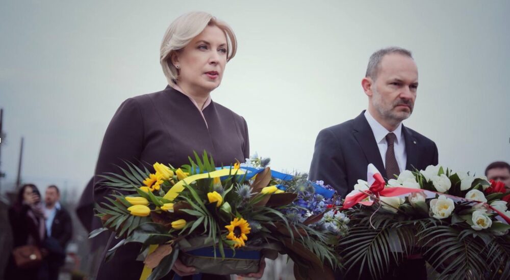 Українська та польська делегації поклали квіти на Личаківському кладовищі у Львові