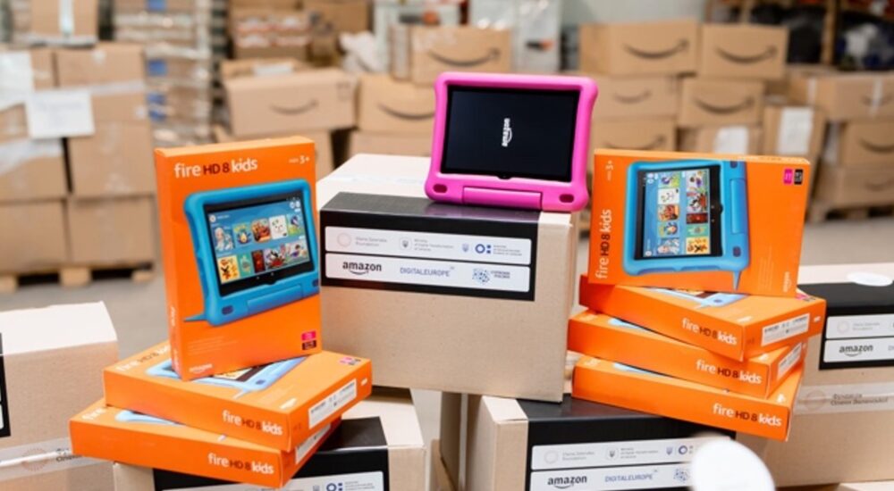 Україна отримала від Amazon майже 6 тисяч гаджетів для українських школярів
