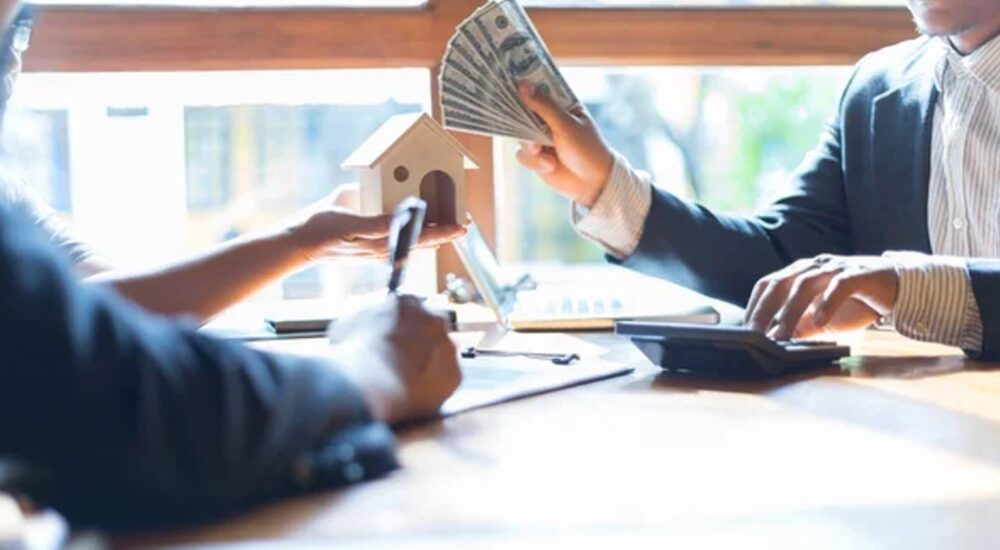 Збагатилися на 3 млн грн на реконструкції лікарні: у Броварах на оборудках викрили чиновника і підприємця