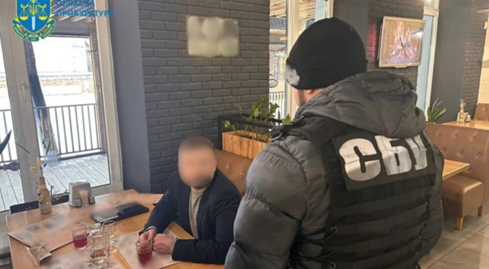 У Кропивницькому викрито керівника театру, який обіцяв працевлаштувати за хабар