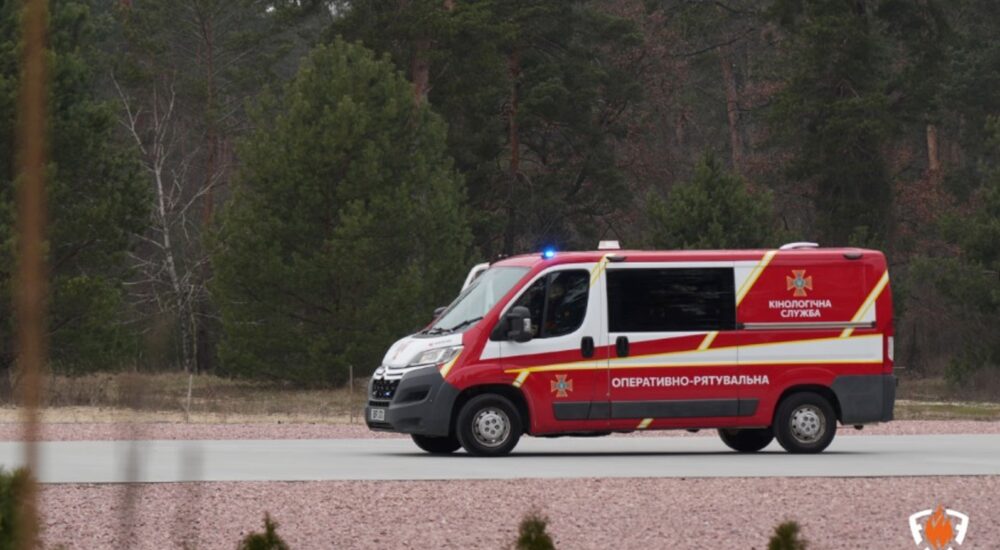 Автобус для чотирилапих рятувальників: громадська організація зібрала 1,2 млн грн для кінологічної служби ДСНС